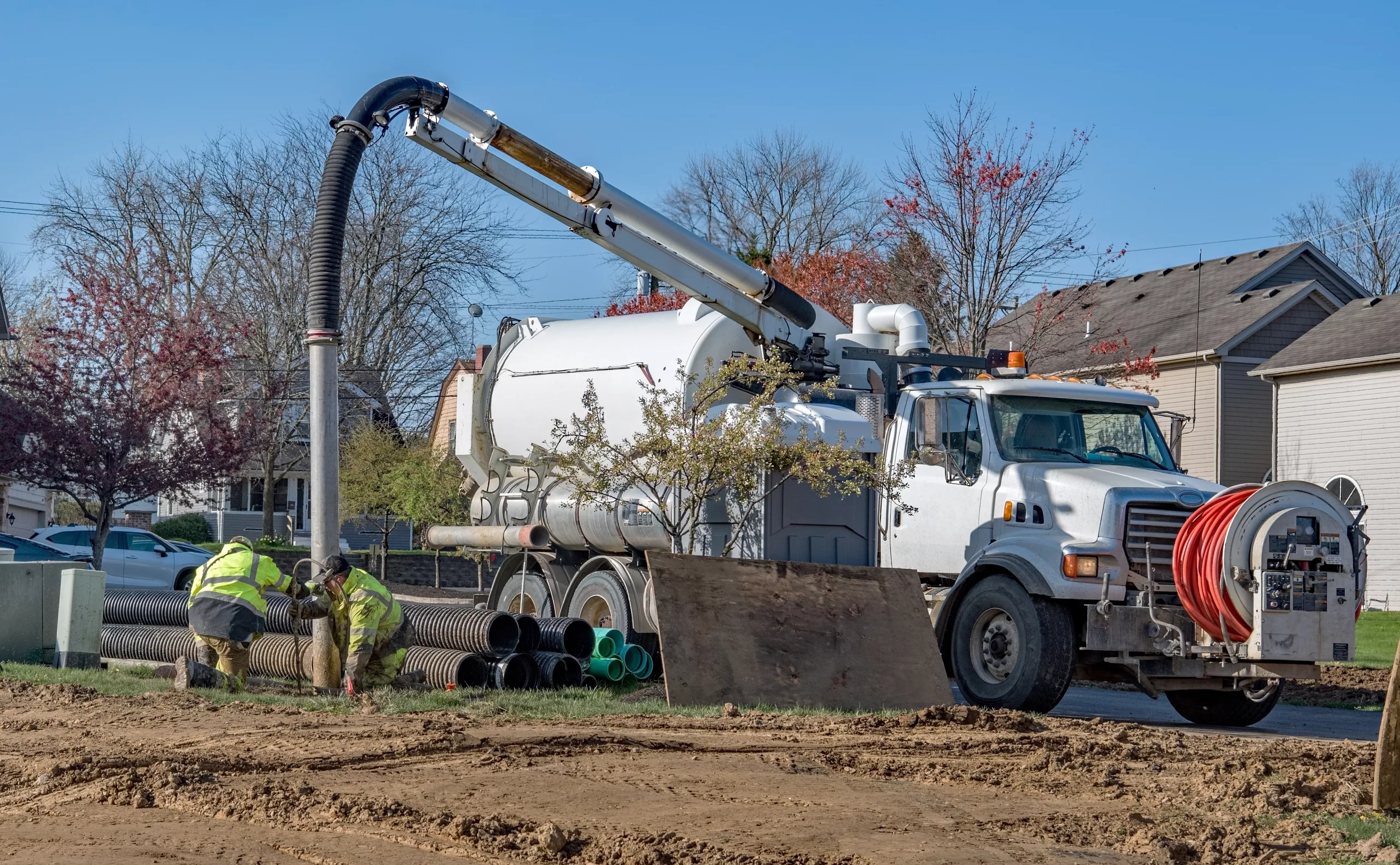 Read more about the article Benefits Of Using Vacuum Trucks For Waste Management 